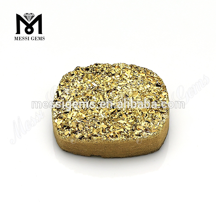 Forme de coussin plaqué or pierre d\'agate druzy colorée