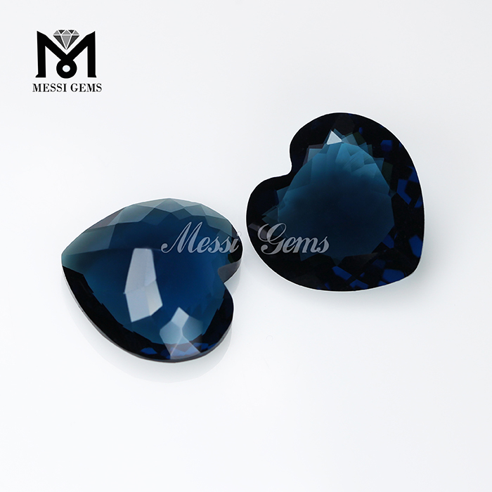 Prix ​​de gros d\'usine de pierres précieuses en verre de forme de coeur de pierres précieuses en verre pour les bijoux