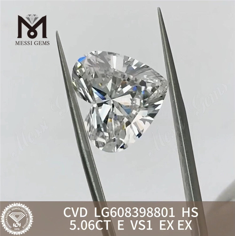 Diamant cultivé en laboratoire en forme de cœur de 5 carats