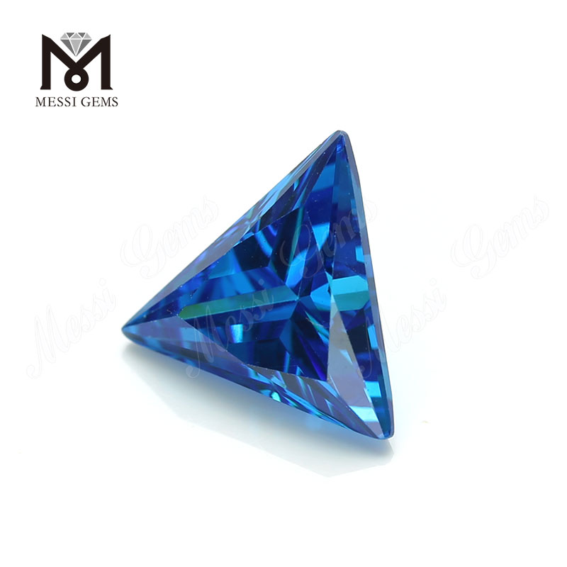 Forme de triangle de haute qualité 12*12mm topaze bleue CZ prix de la pierre de zircone cubique