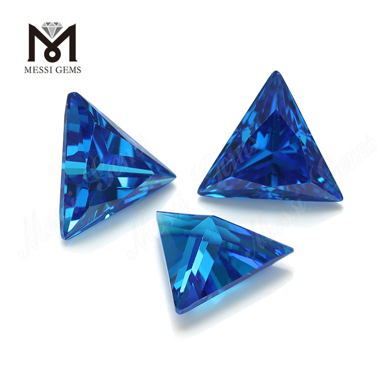 Forme de triangle de haute qualité 12*12mm topaze bleue CZ prix de la pierre de zircone cubique