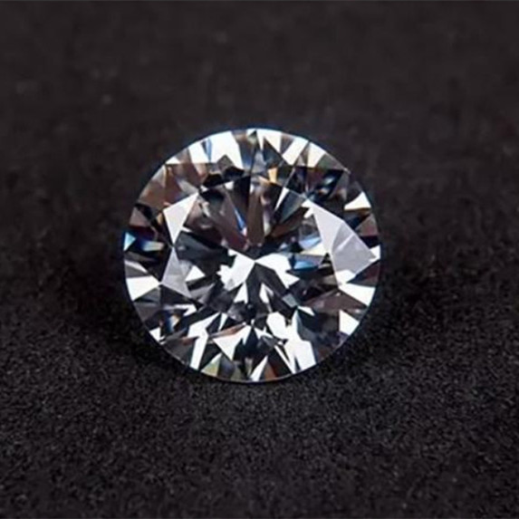 25 % des jeunes mariés américains choisissent d'acheter des diamants de laboratoire comme bagues de fiançailles