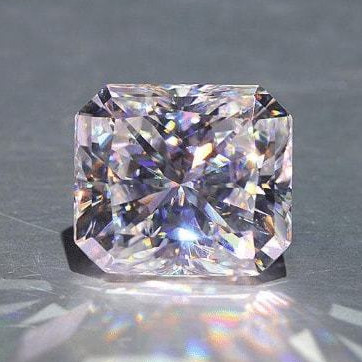Les diamants Moissanite sont une alternative aux diamants et sont plus brillants que les diamants, mais valent-ils la peine d'être achetés ?