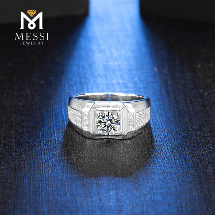 Nouveau design Prix de gros en argent sterling 925 Bijoux Moissanite Man Rings pour le mariage