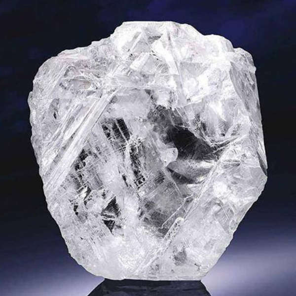Qu'est-ce qui vaut le plus, un diamant Moissanite rond ou un moissanite de forme spéciale ?